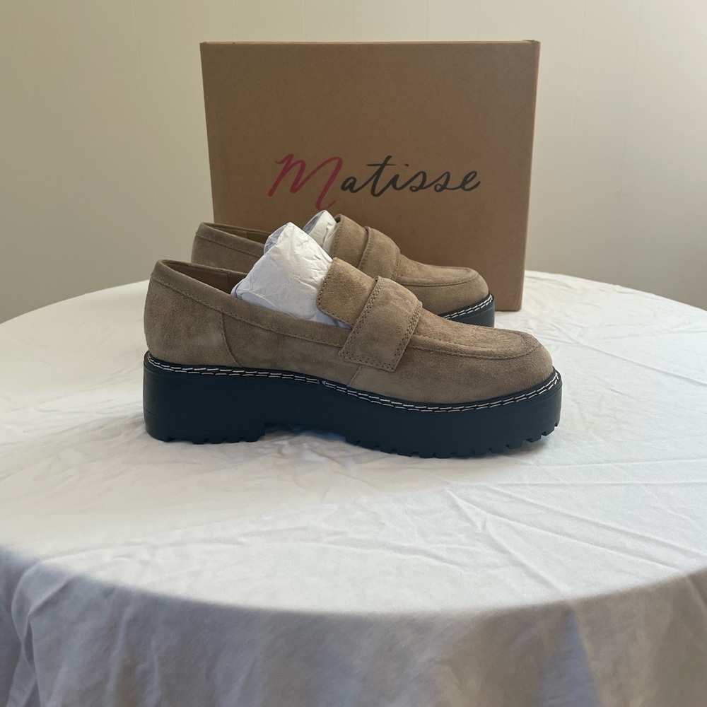 MATISSE WOMENS TAUPE LOAFERS 8